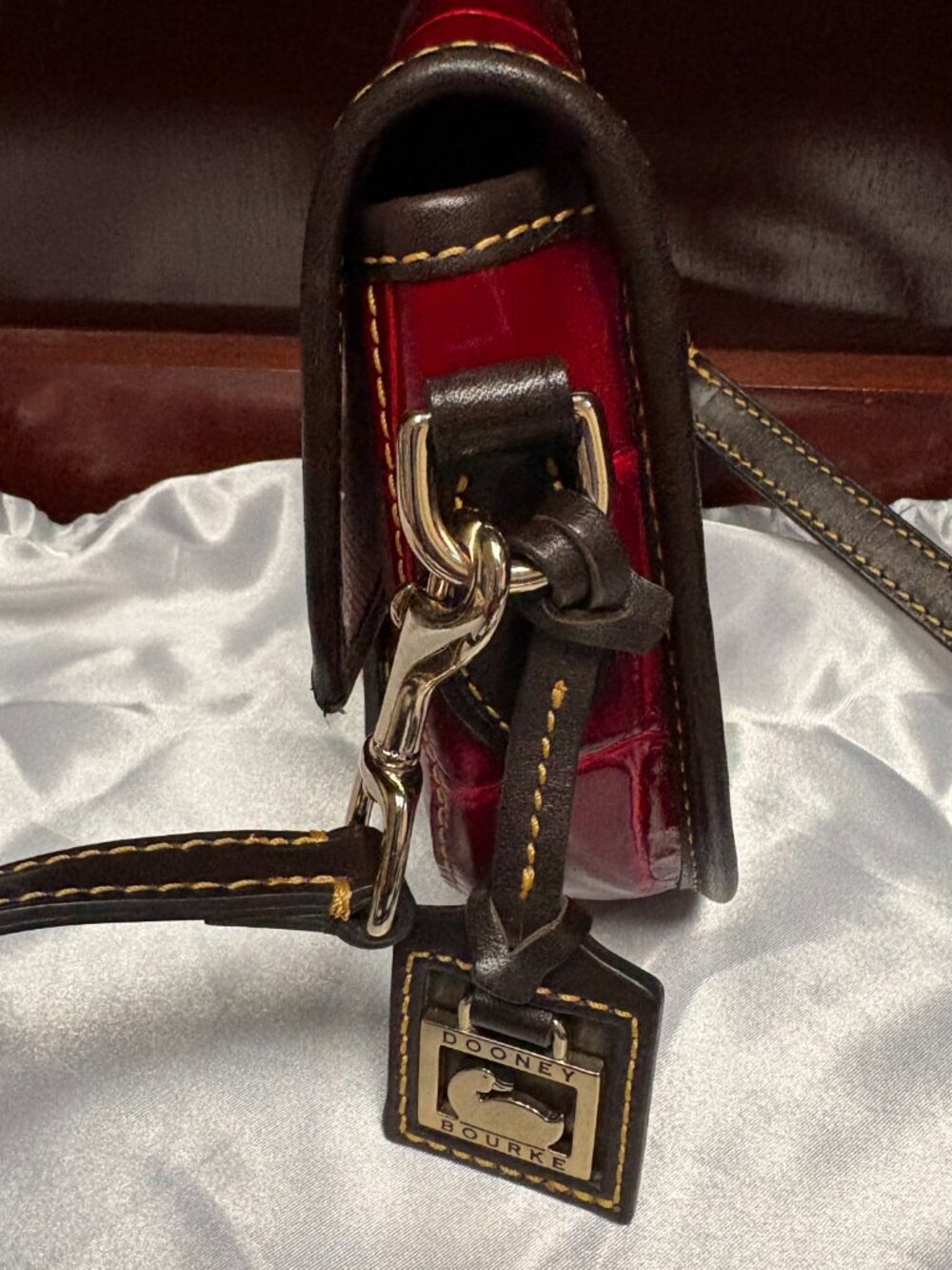 Vintage Dooney & Bourke Croc Embossed RED Leather Mini Crossbody - Rare - Picture 7 of 13